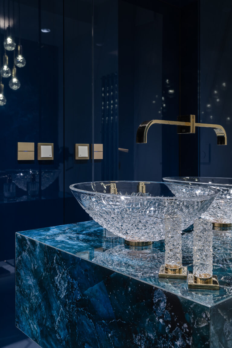 Strona główna nowoczesna szafirowa łazienka
