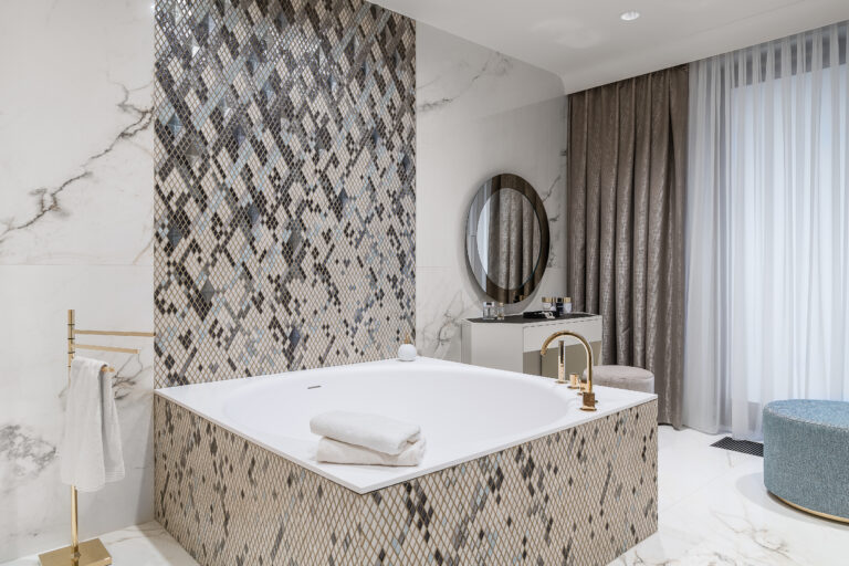 nowoczesna biała łazienka