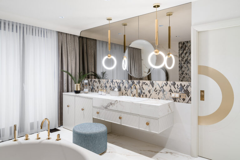 nowoczesna biała łazienka