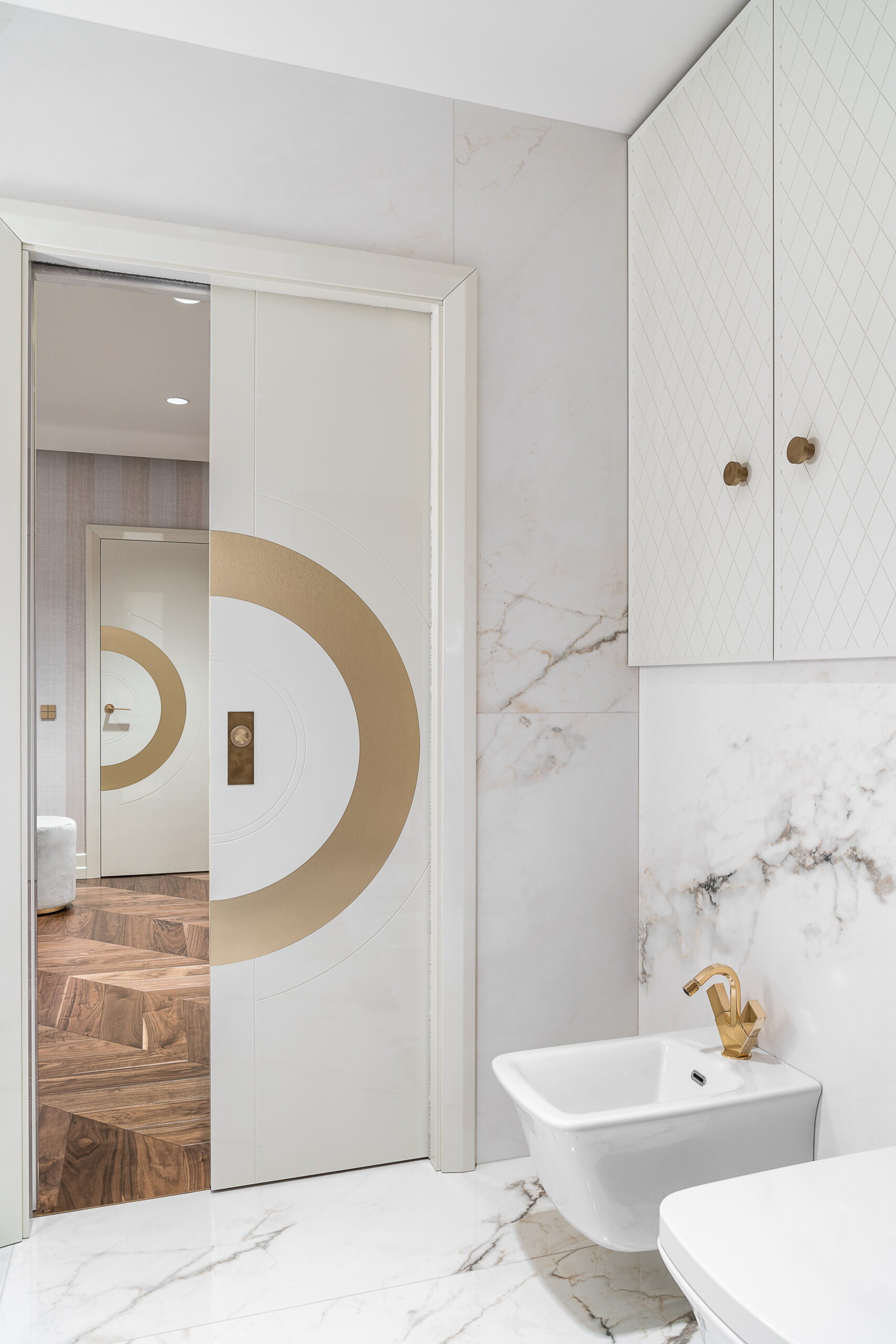 nowoczesna biała łazienka